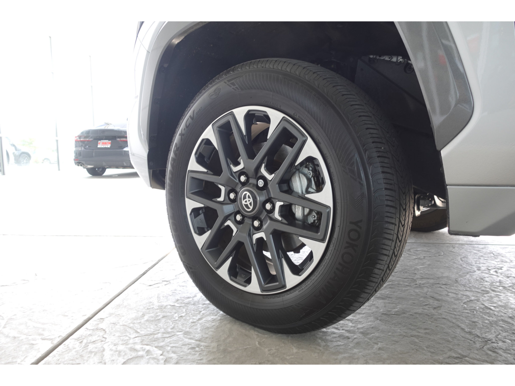Used 2025 Toyota Tundra Limited AWD/4WD image 27