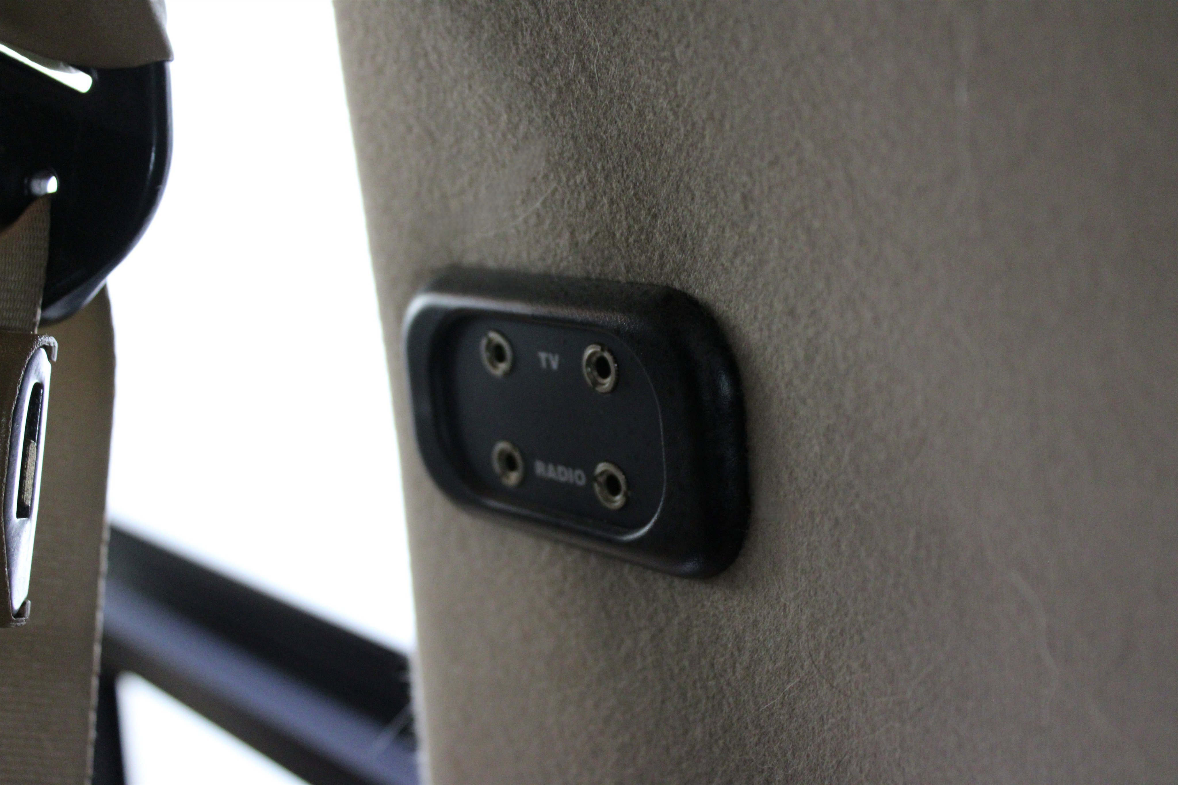 Used 2000 Ford E-150 and Econoline 150 Recreational Mark III image 26