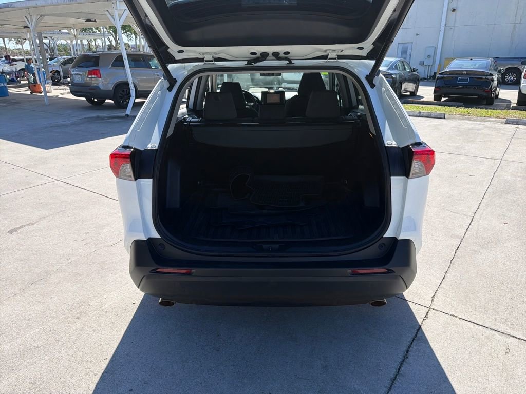 Used 2020 Toyota RAV4 XLE w/ Convenience Package image 32