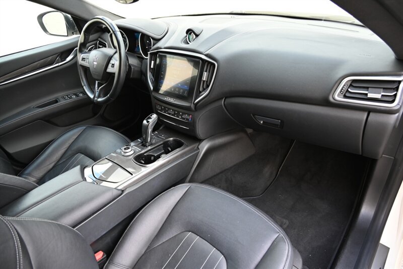 Used 2019 Maserati Ghibli S Q4 AWD/4WD image 18