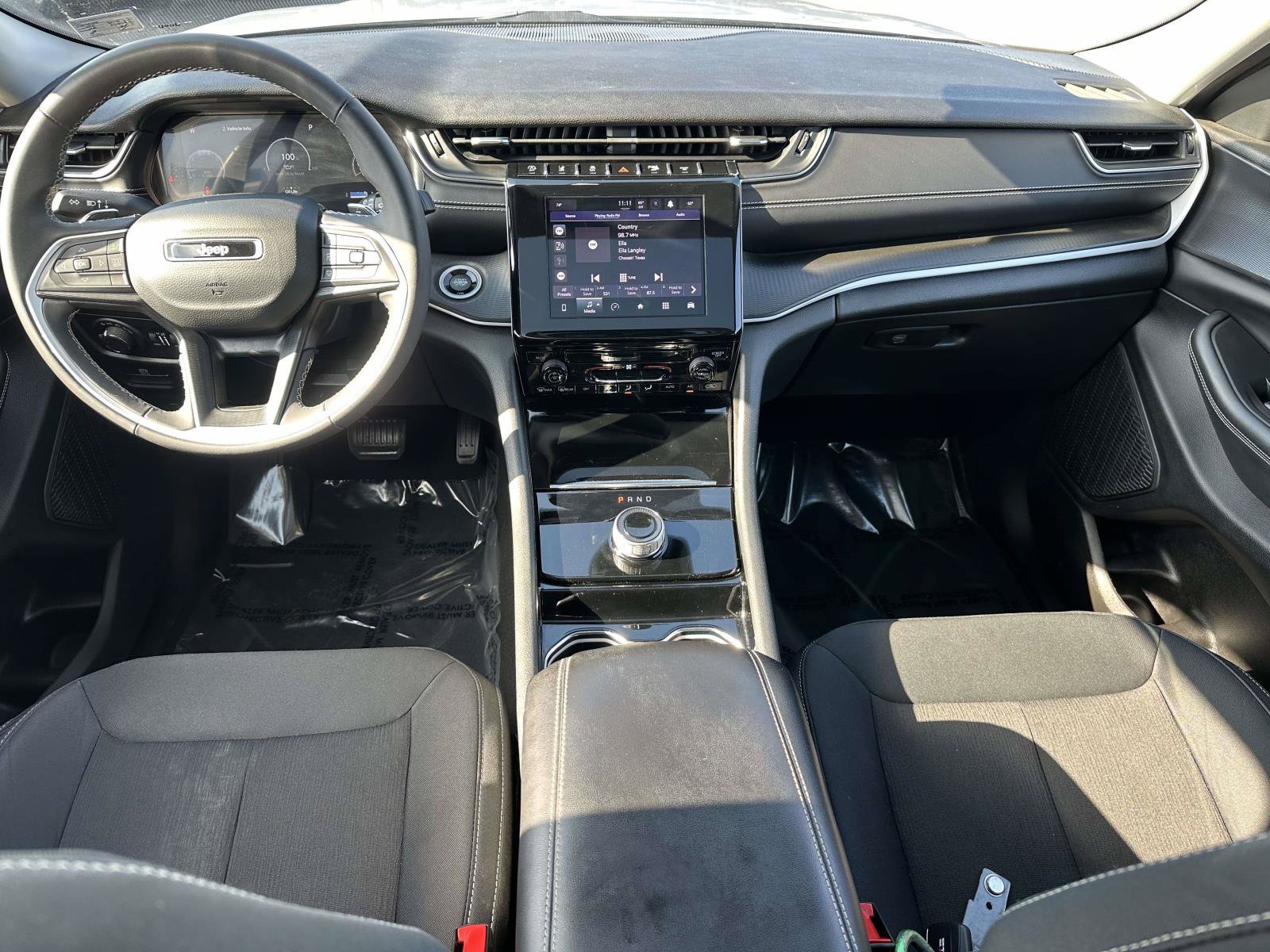 Used 2023 Jeep Grand Cherokee Laredo AWD/4WD image 9