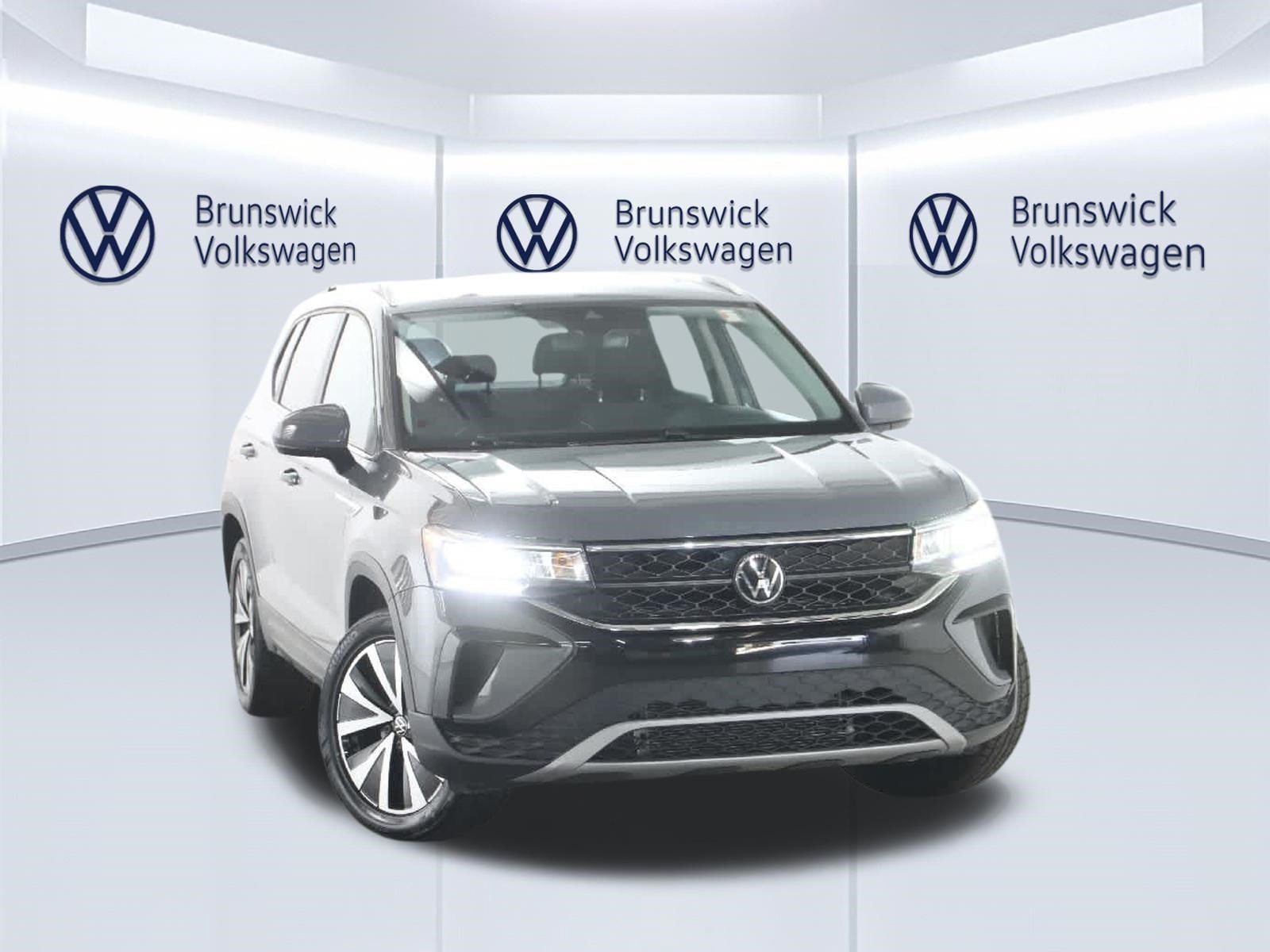 Certified 2023 Volkswagen Taos SE w/ Panoramic Sunroof Package AWD/4WD image 2