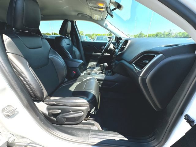 Used 2020 Jeep Cherokee Latitude Plus w/ Cold Weather Group AWD/4WD image 28