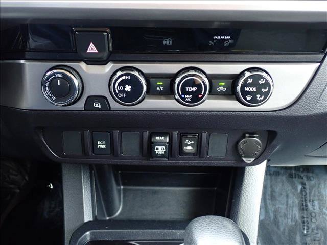 Used 2018 Toyota Tacoma SR5 AWD/4WD image 17