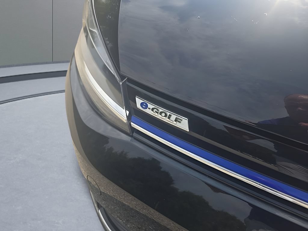 Used 2018 Volkswagen e-Golf SEL FWD image 9