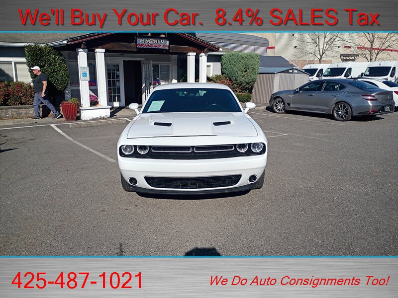 Used 2019 Dodge Challenger SXT RWD image 2