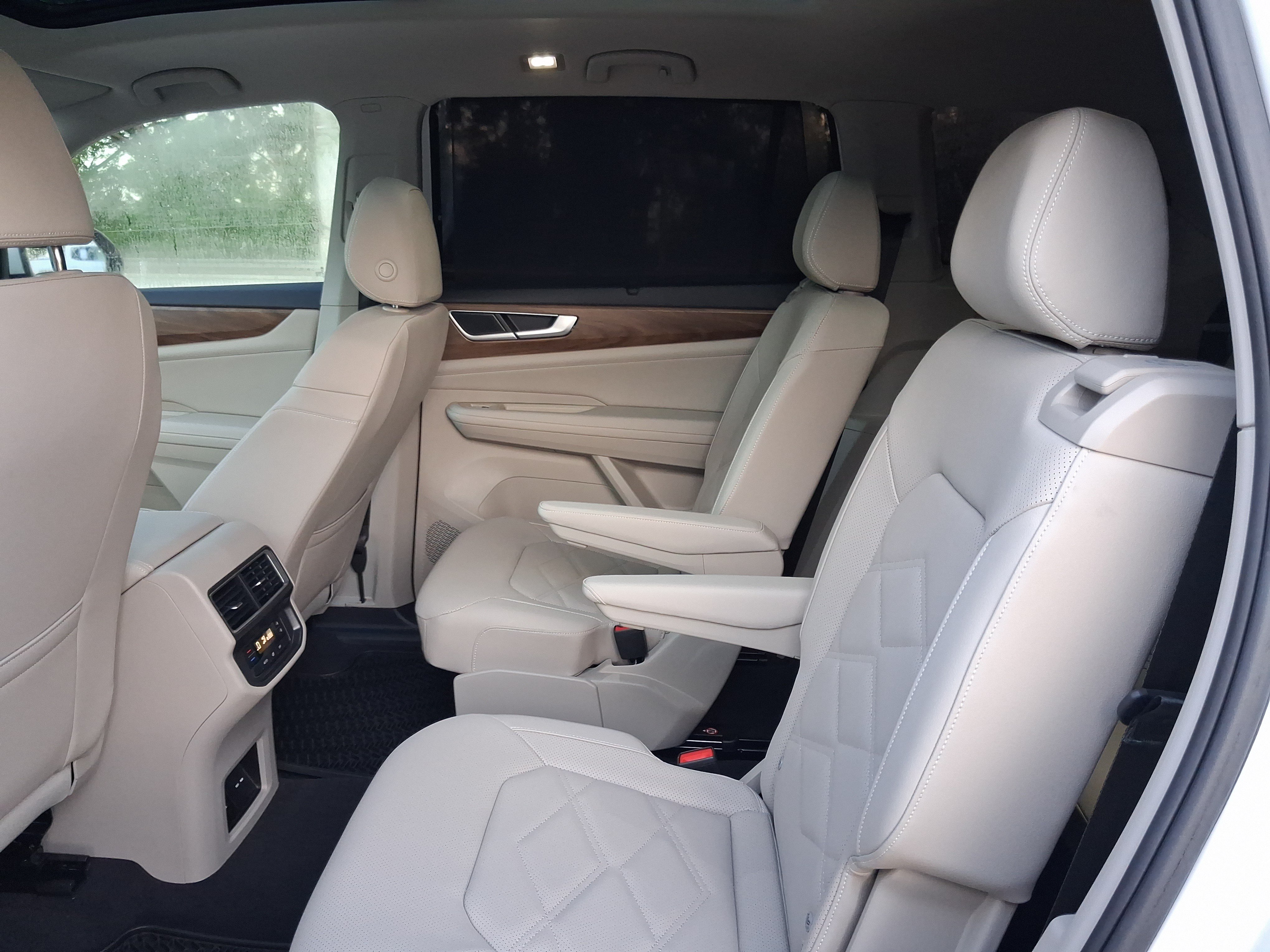 Used 2026 Volkswagen Atlas SE FWD image 6