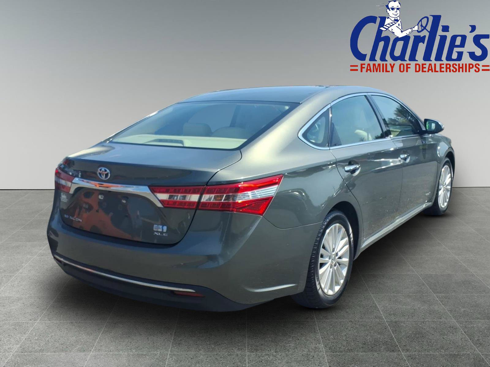 Used 2013 Toyota Avalon XLE Premium FWD image 4