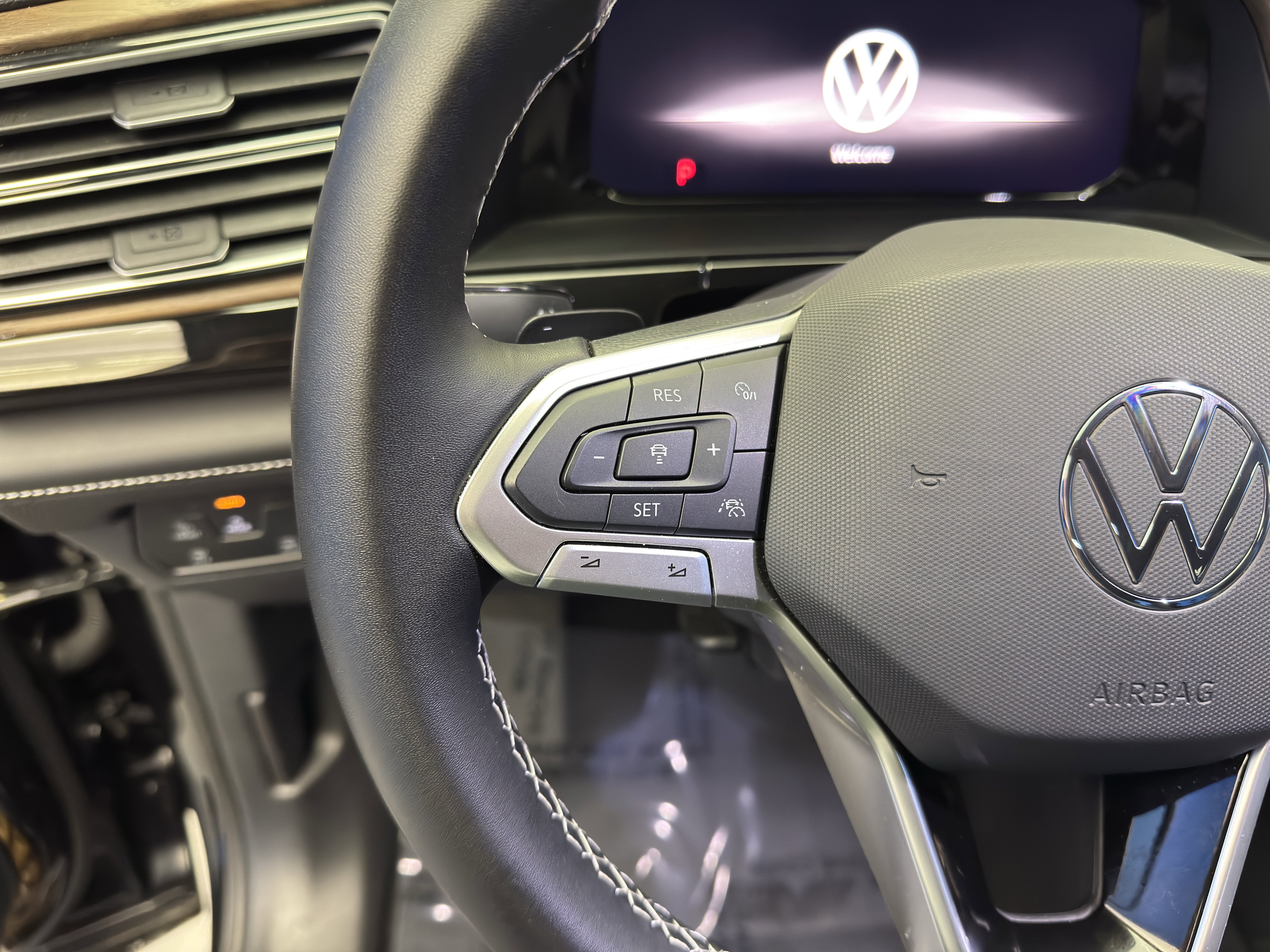 Certified 2025 Volkswagen Atlas SE w/ Black Wheel Package image 16