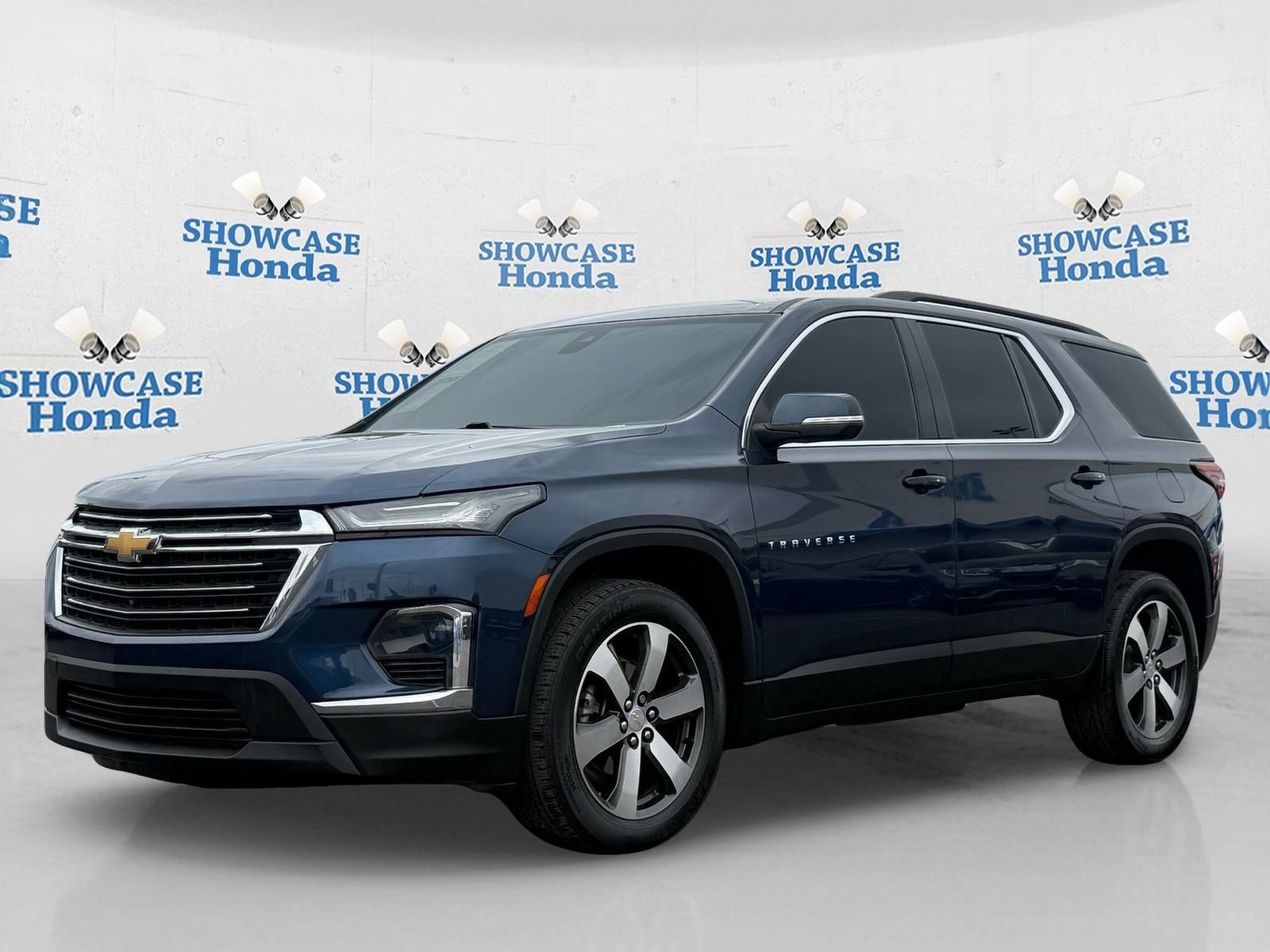 Used 2023 Chevrolet Traverse LT w/ LT Premium Package image 2