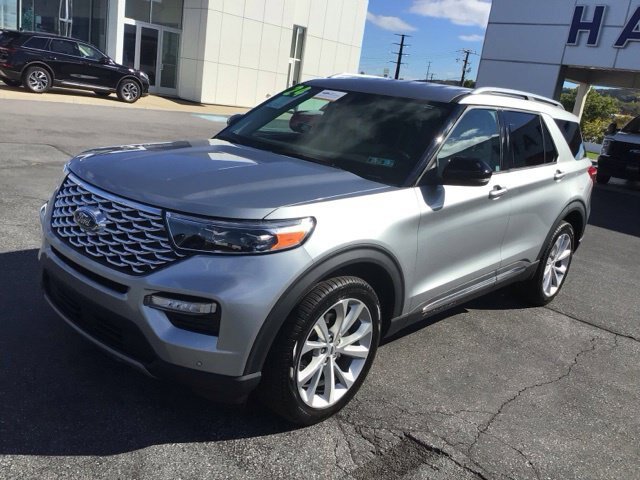 Certified 2024 Ford Explorer Platinum w/ Technology Package AWD/4WD image 2
