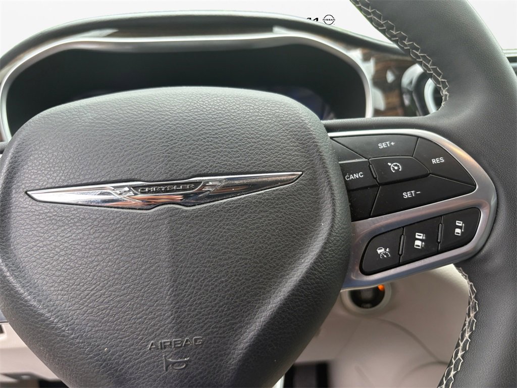 Used 2023 Chrysler Pacifica Limited w/ Trailer Tow Group image 27