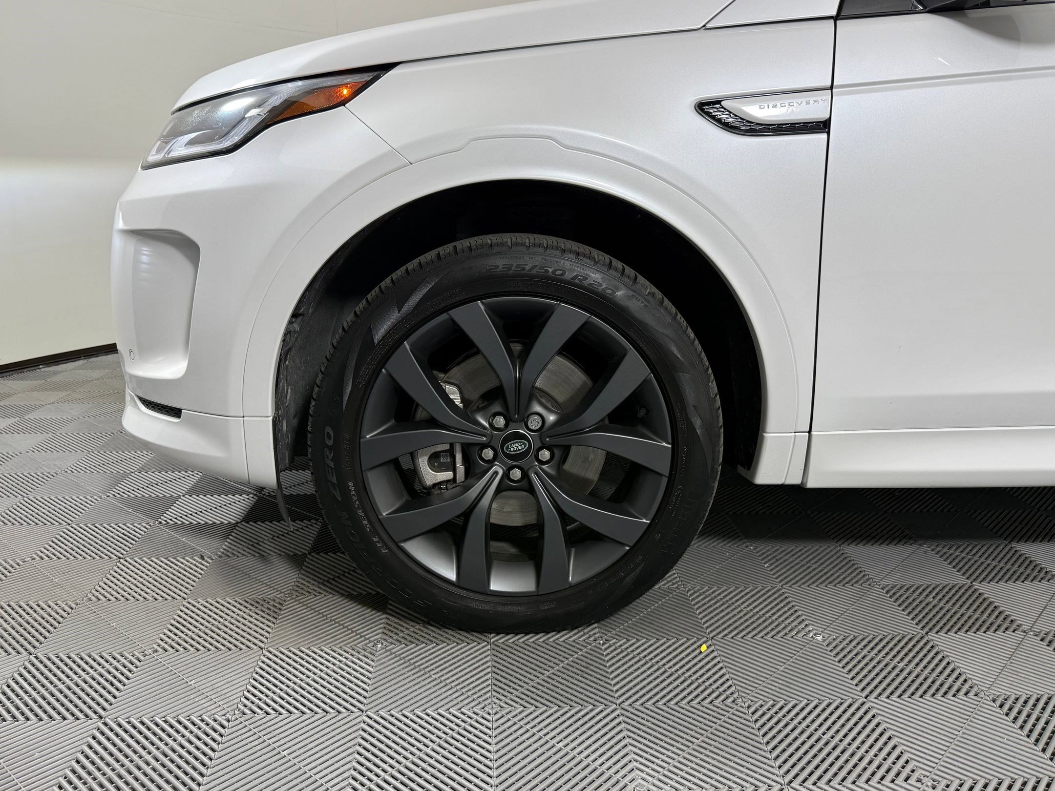 Used 2023 Land Rover Discovery Sport SE R-Dynamic image 13