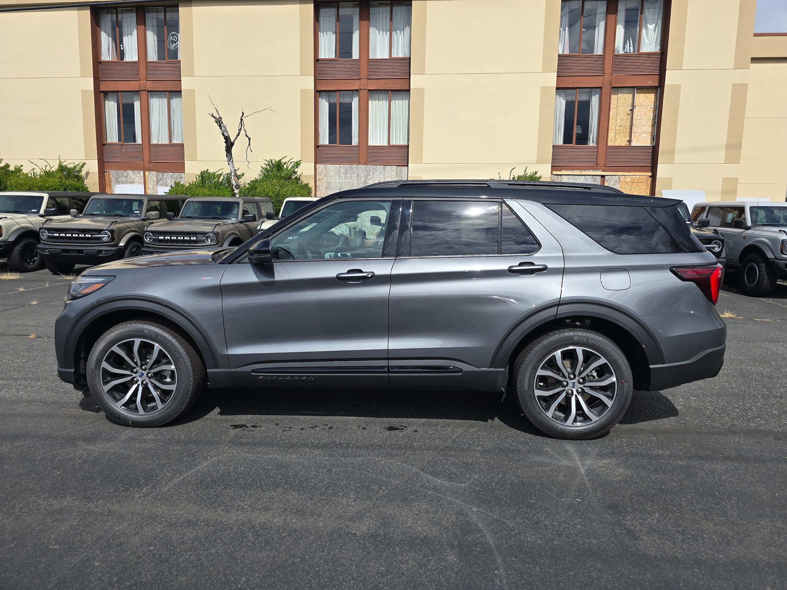 New 2026 Ford Explorer ST-Line AWD/4WD image 8
