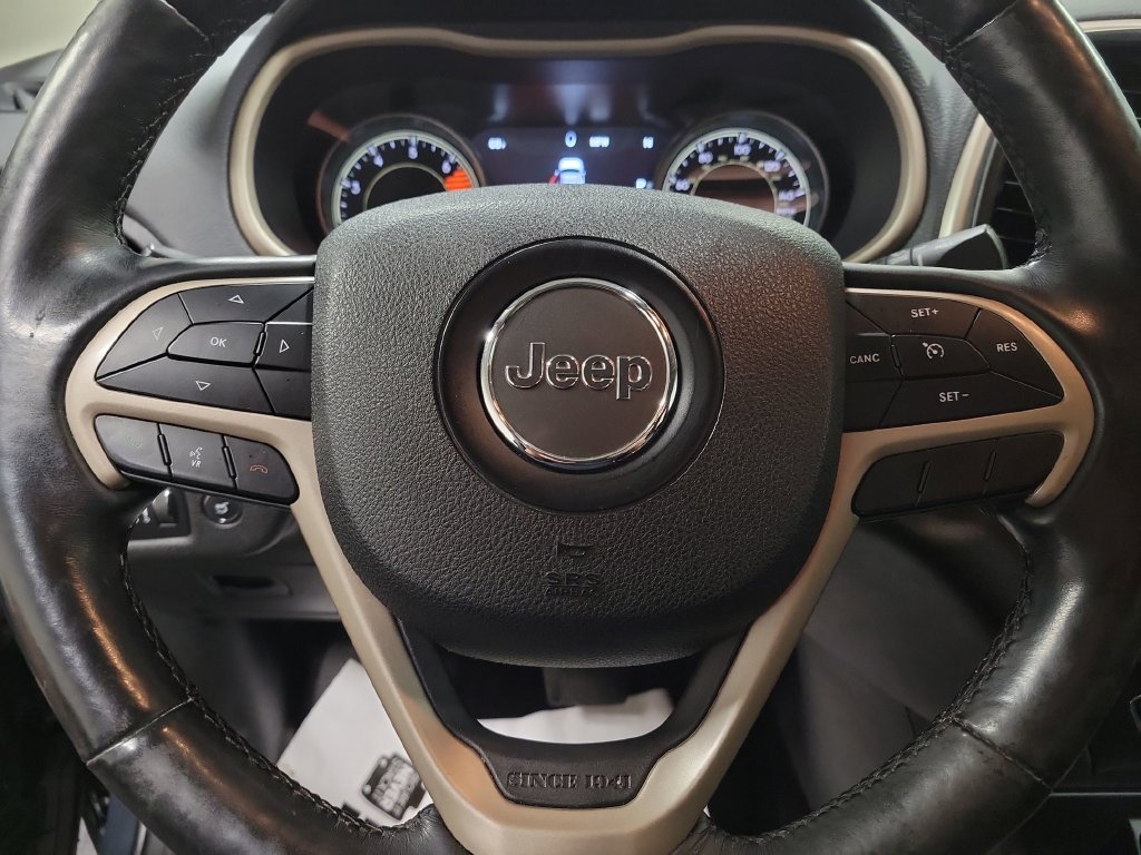 Used 2018 Jeep Cherokee Limited AWD/4WD image 24