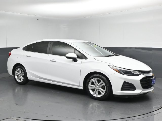 Used 2019 Chevrolet Cruze LT w/ Convenience Package FWD image 1