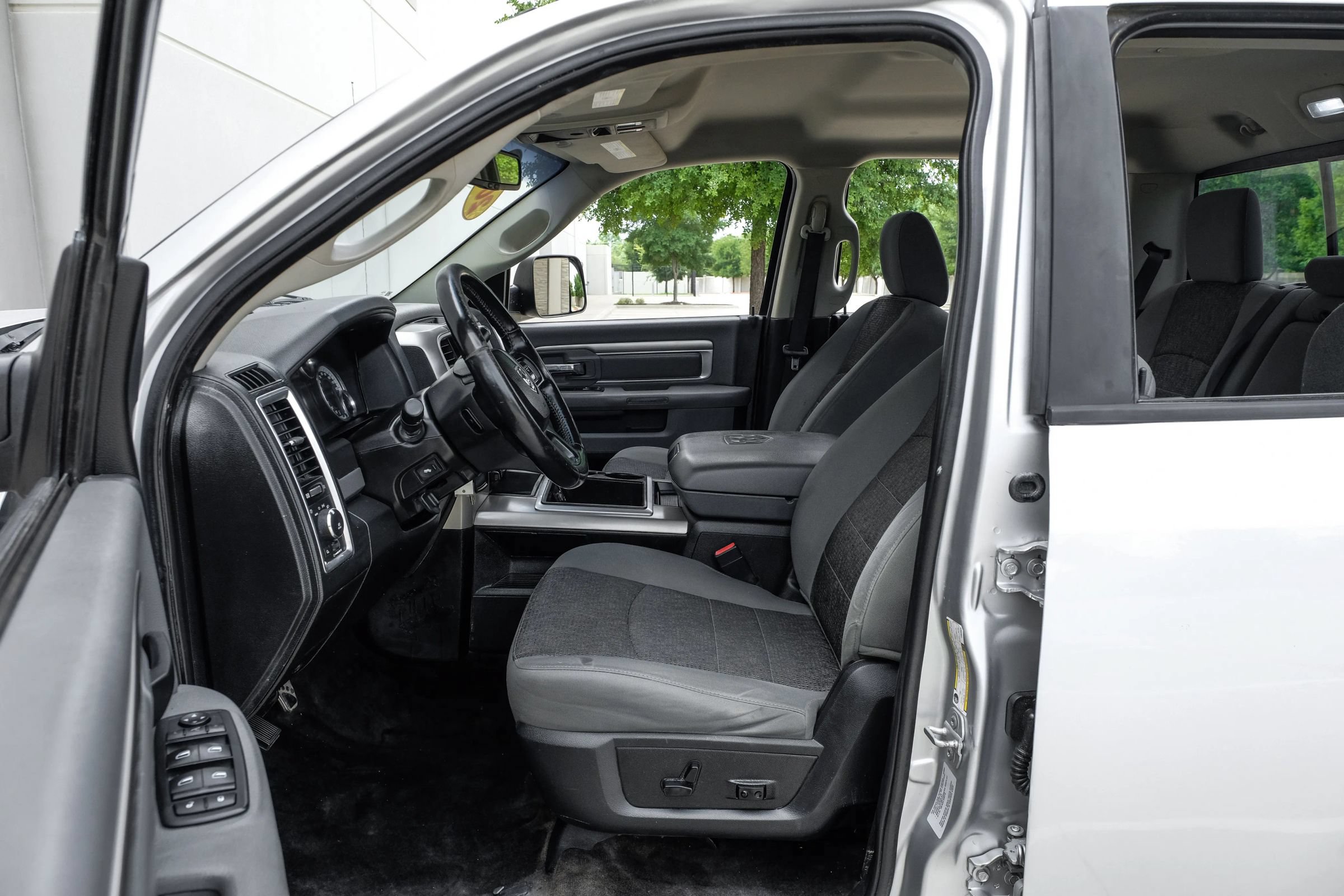 Used 2015 RAM 3500 Big Horn AWD/4WD image 4