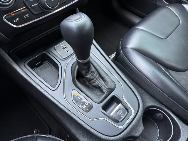 Used 2019 Jeep Cherokee Latitude Plus FWD image 15