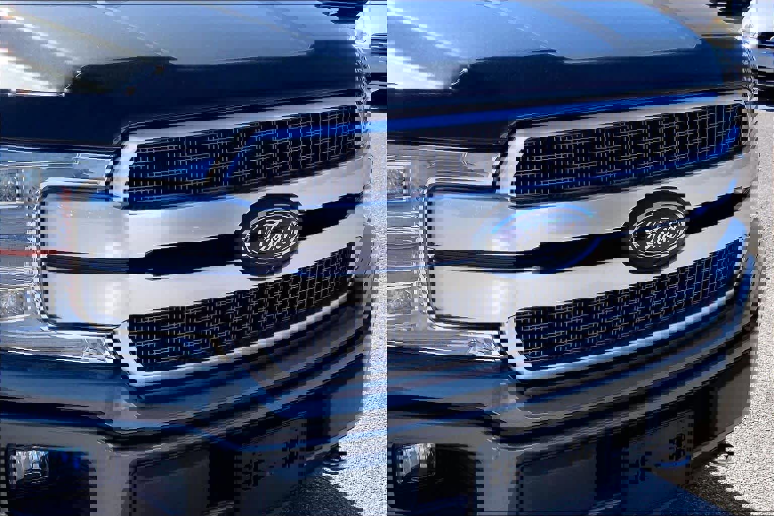 Used 2019 Ford F150 Platinum w/ Equipment Group 701A Luxury image 29