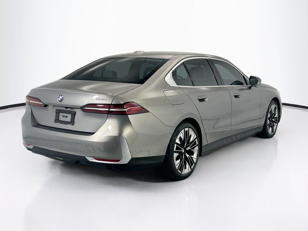 Used 2025 BMW 530i w/ Premium Package RWD image 7