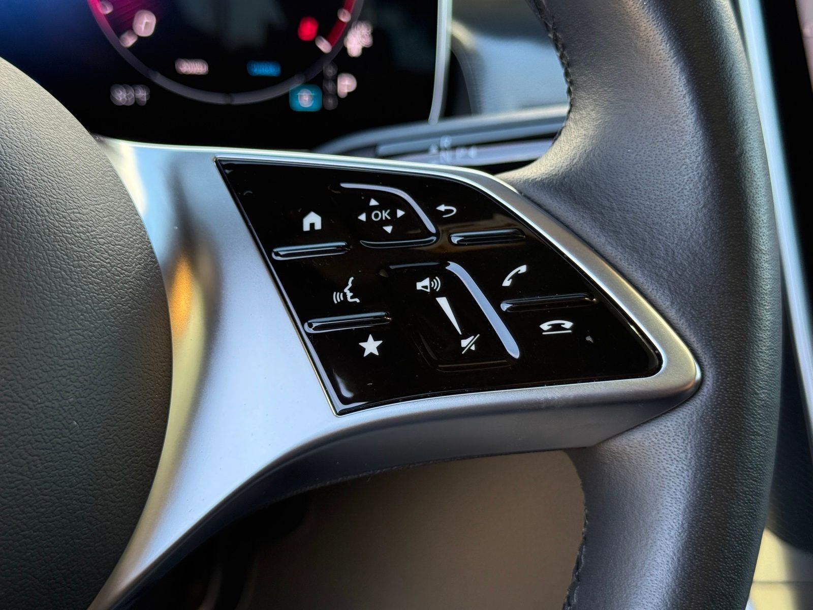 Used 2025 Mercedes-Benz GLC 300 image 33