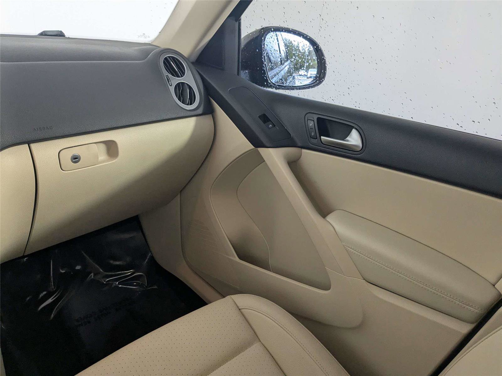 Used 2017 Volkswagen Tiguan S image 33