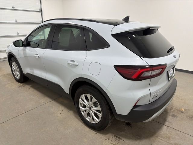 Used 2025 Ford Escape Active w/ Active Premium Tech Pack image 6
