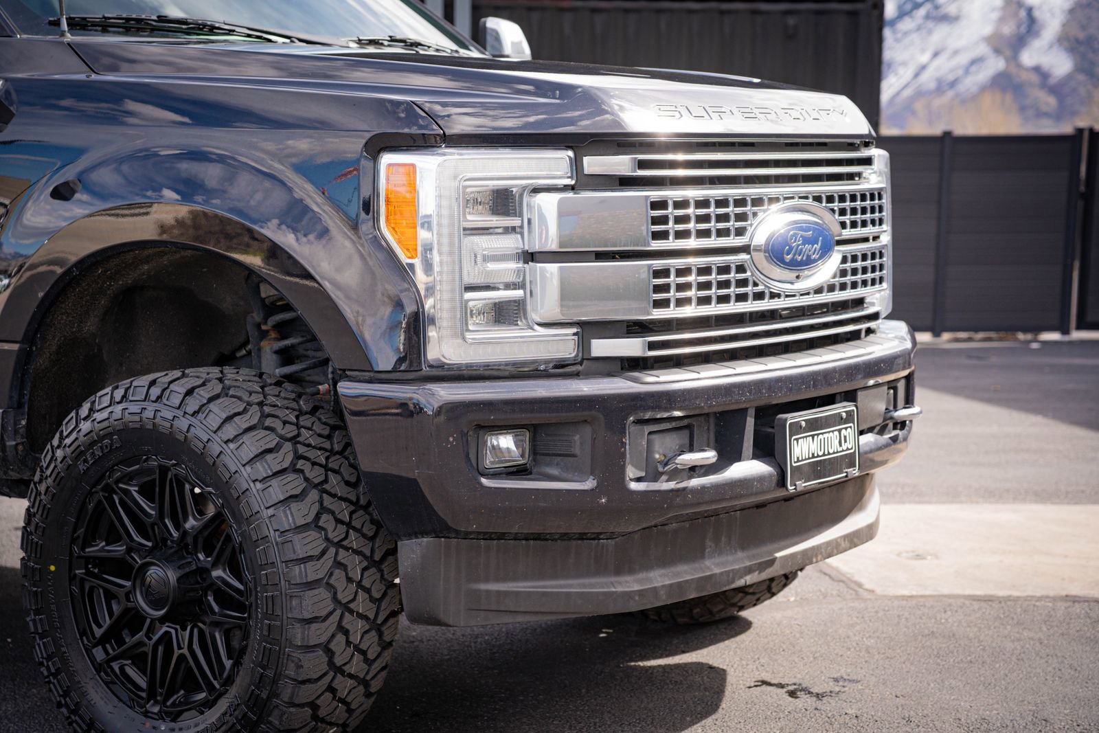 Used 2019 Ford F250 Platinum w/ Platinum Ultimate Package image 3