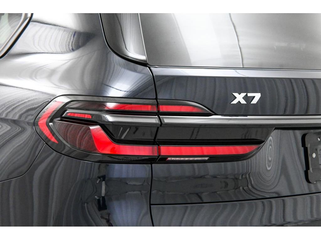 Used 2025 BMW X7 M60i AWD/4WD image 28