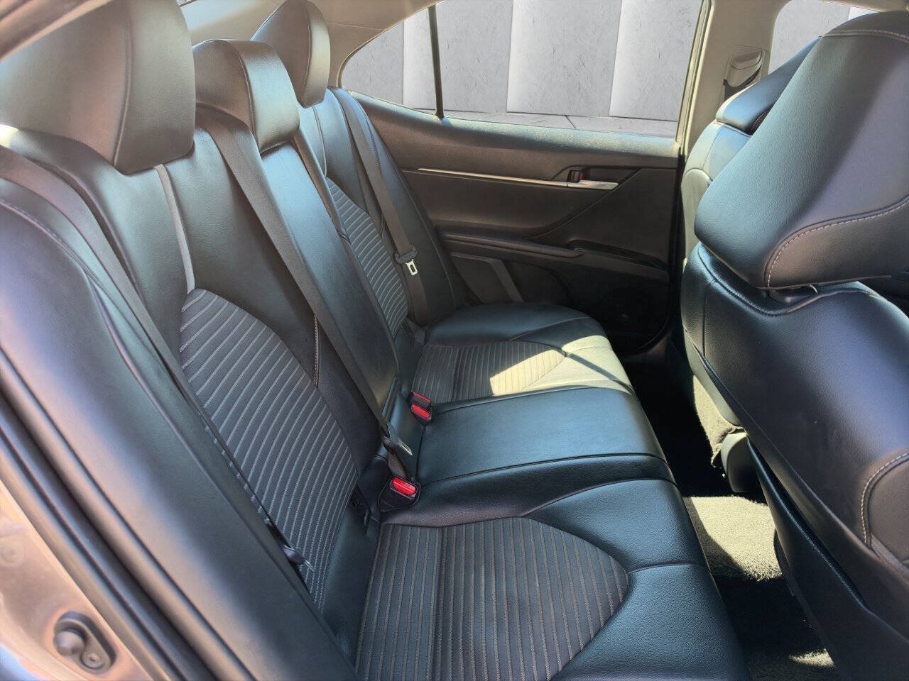 Used 2022 Toyota Camry SE w/ Cold Weather Package FWD image 17