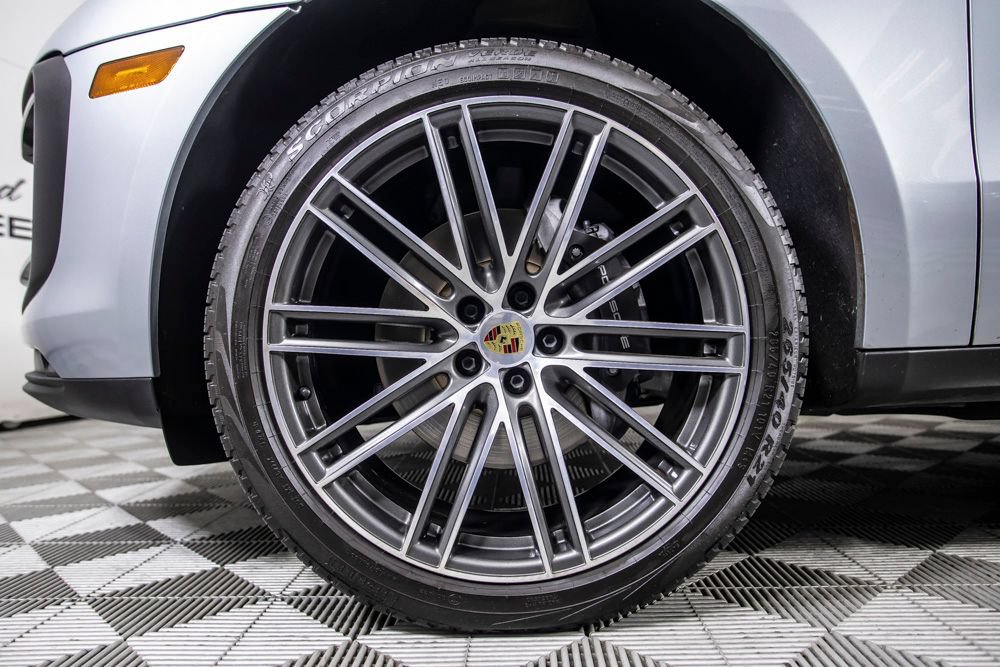 Used 2024 Porsche Macan AWD/4WD image 44