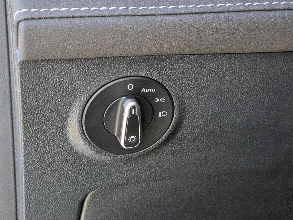 Used 2026 Volkswagen Taos SE FWD image 21