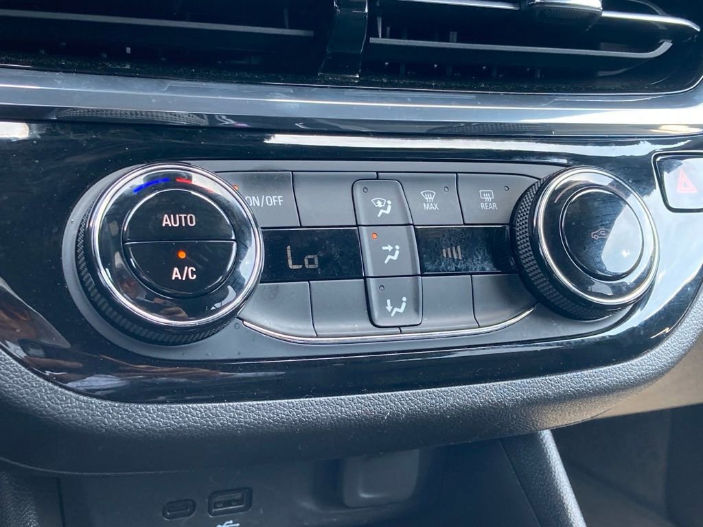 Used 2025 Buick Envista Sport Touring image 21