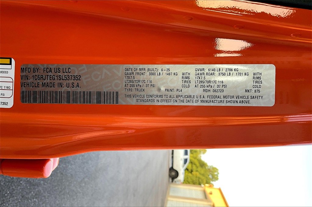 New 2025 Jeep Gladiator Mojave image 13