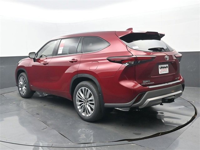 New 2026 Toyota Highlander Platinum image 3