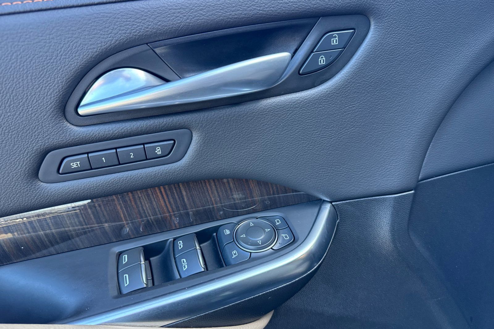 Used 2025 Cadillac XT4 Premium Luxury image 10