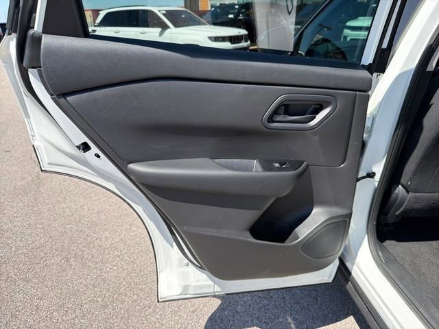 Used 2024 Nissan Rogue S AWD/4WD image 25