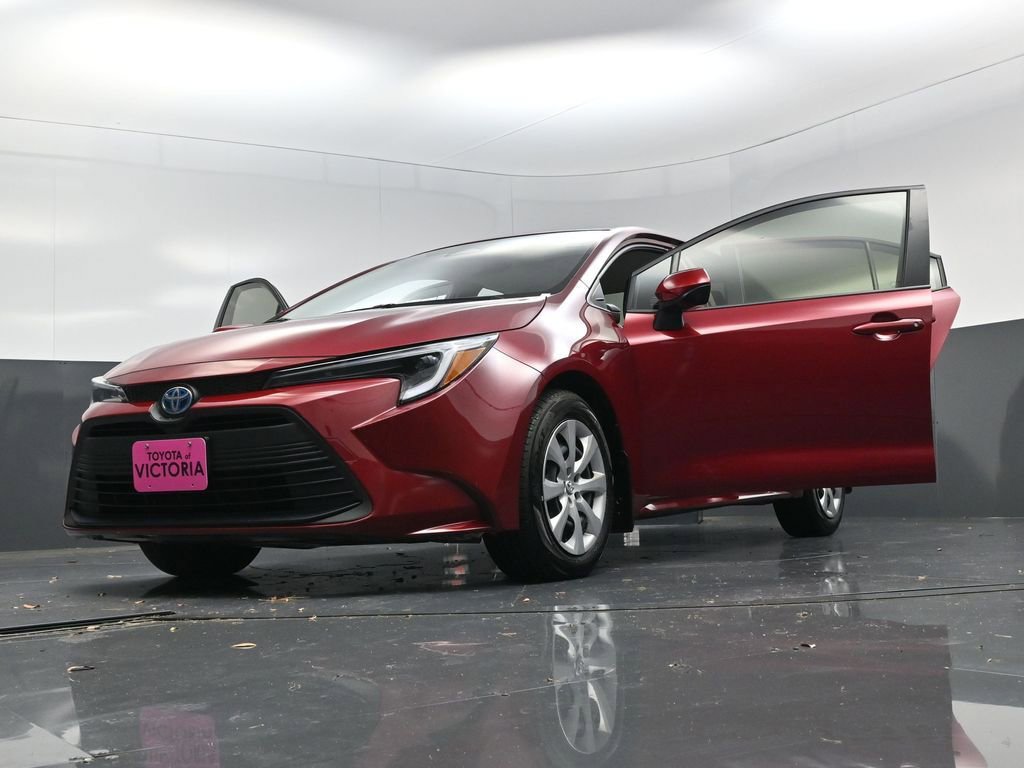 Used 2025 Toyota Corolla LE image 26