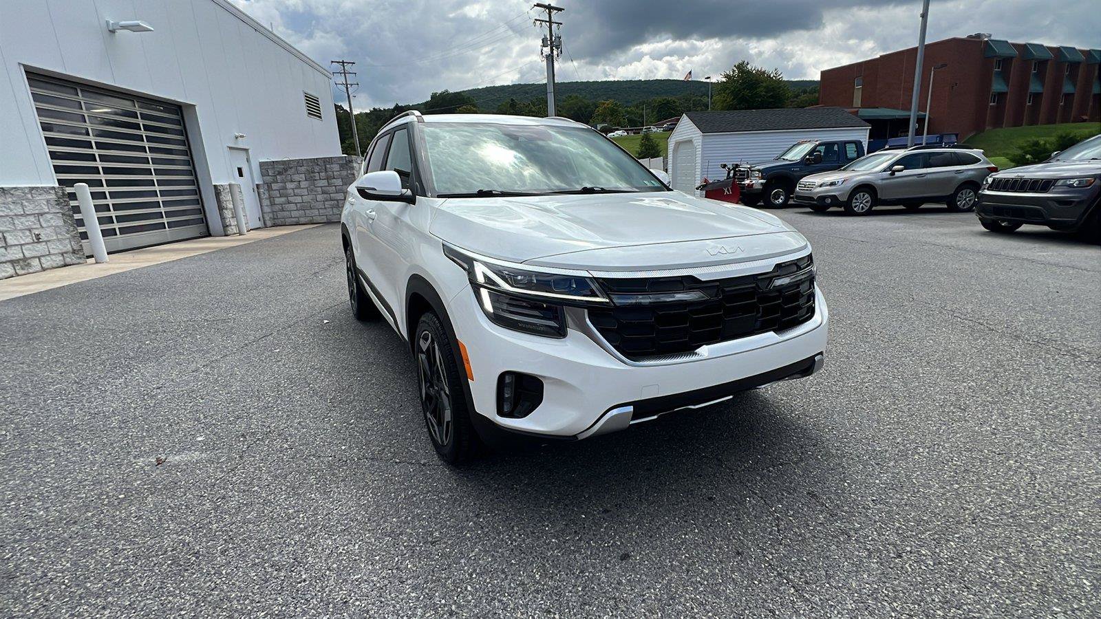 Used 2024 Kia Seltos SX AWD/4WD image 2