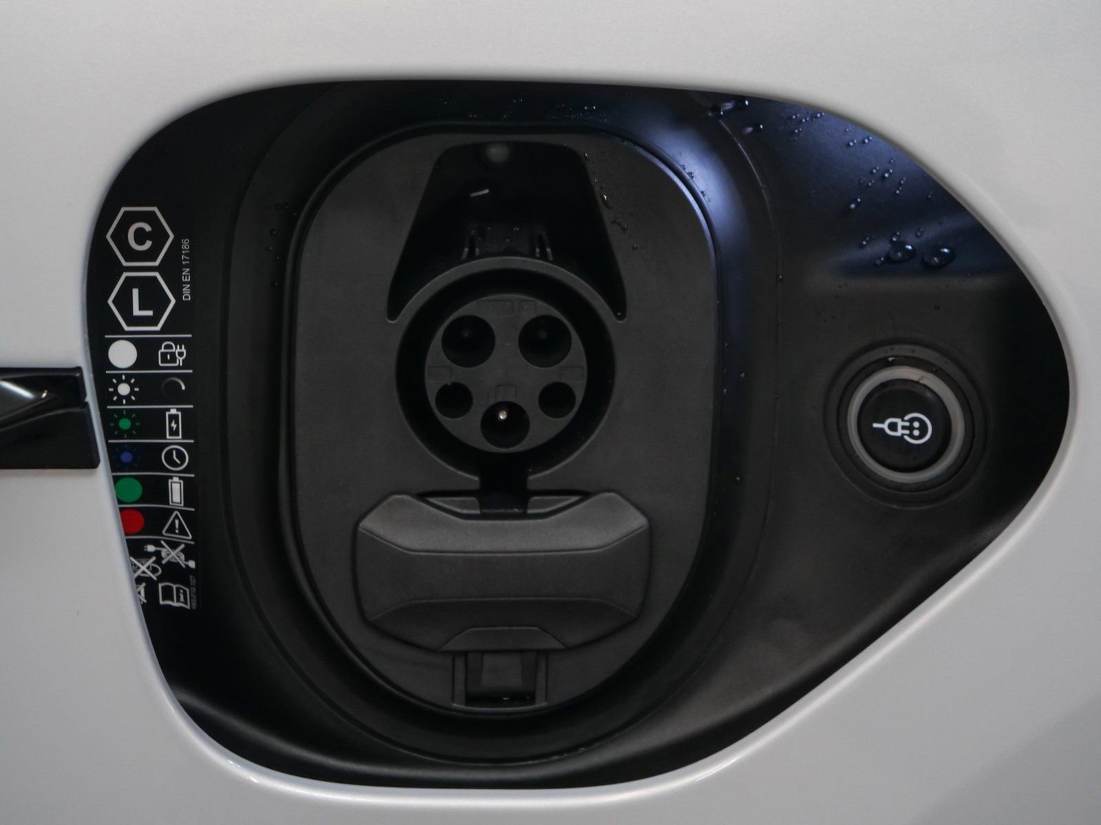 New 2025 Porsche Taycan image 14