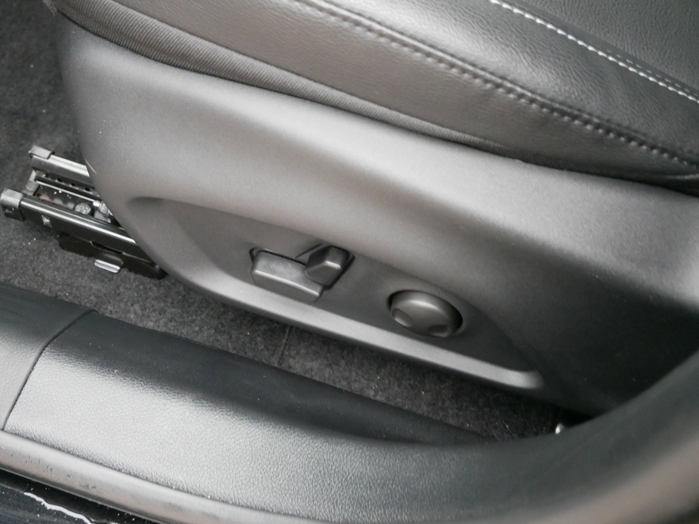 New 2026 Jeep Compass Limited image 10