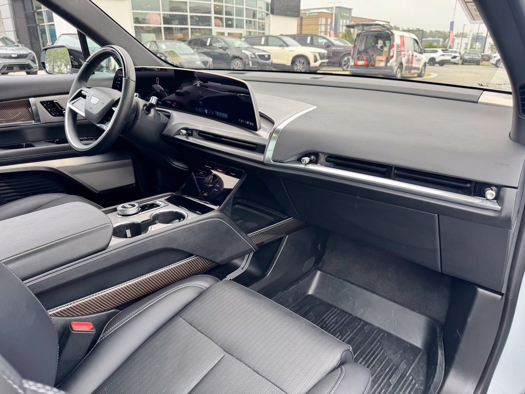 Used 2026 Cadillac Vistiq Sport w/ LPO, Floor Liner Package AWD/4WD image 23