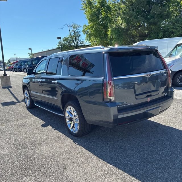 Used 2019 Cadillac Escalade ESV Luxury AWD/4WD image 4