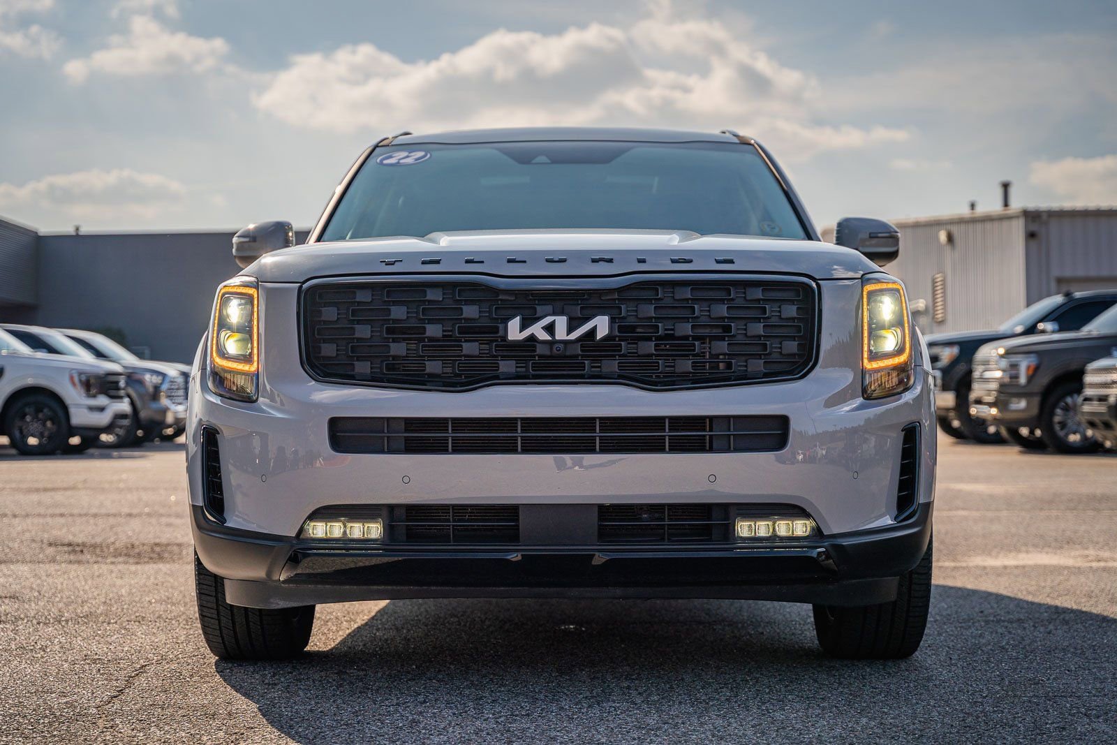 Used 2022 Kia Telluride SX w/ SX Prestige Package image 2