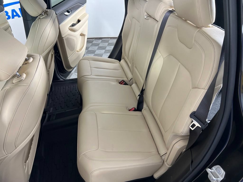 Used 2024 Jeep Grand Cherokee Limited AWD/4WD image 15