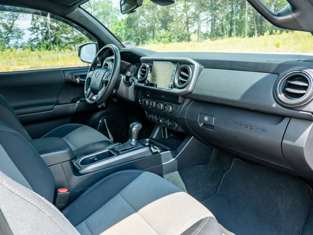 Used 2020 Toyota Tacoma TRD Sport w/ Technology Package AWD/4WD image 18