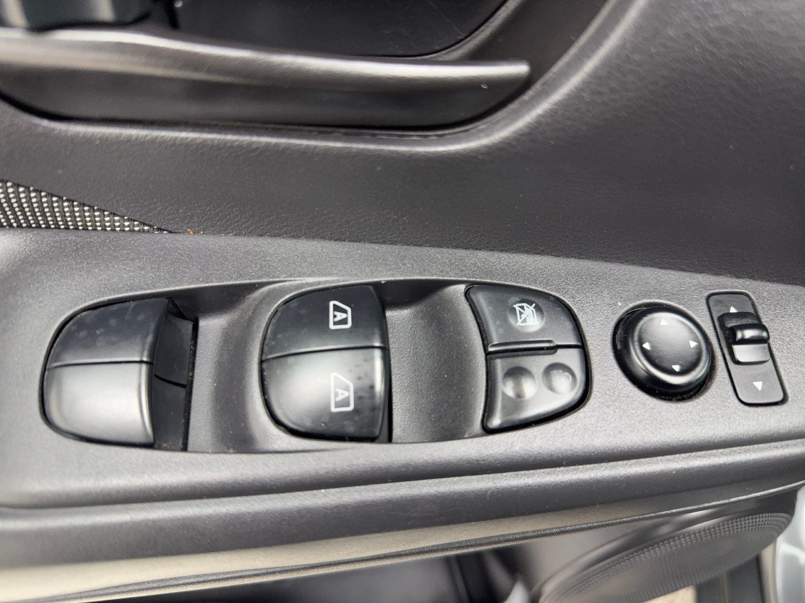 Used 2020 Nissan Kicks S FWD image 29