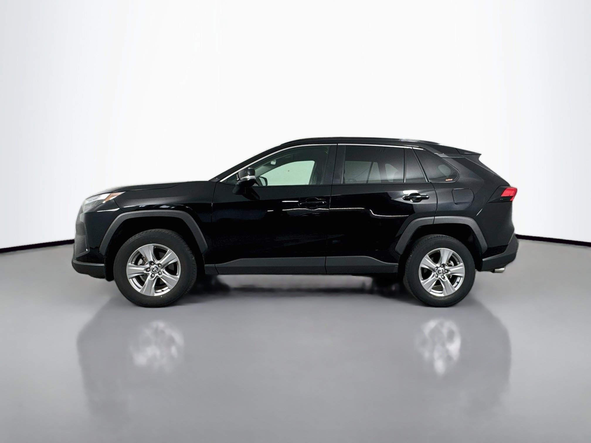 Certified 2025 Toyota RAV4 XLE AWD/4WD image 4