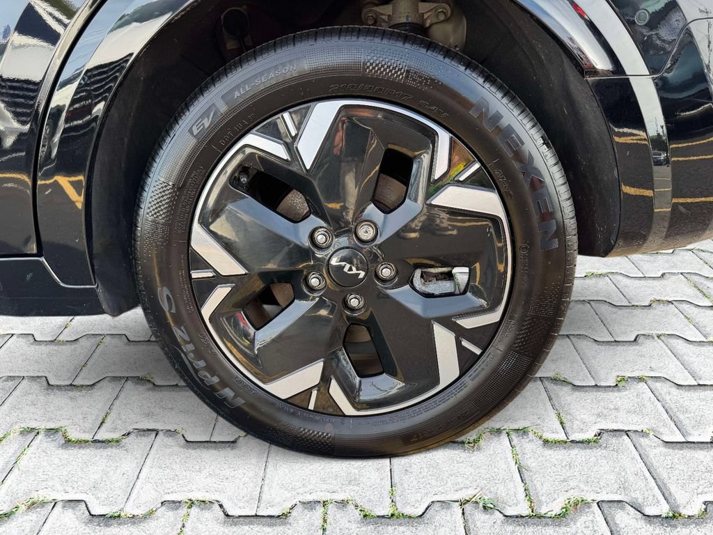 Certified 2025 Kia Niro Wave w/ Wave Preserve Package FWD image 8
