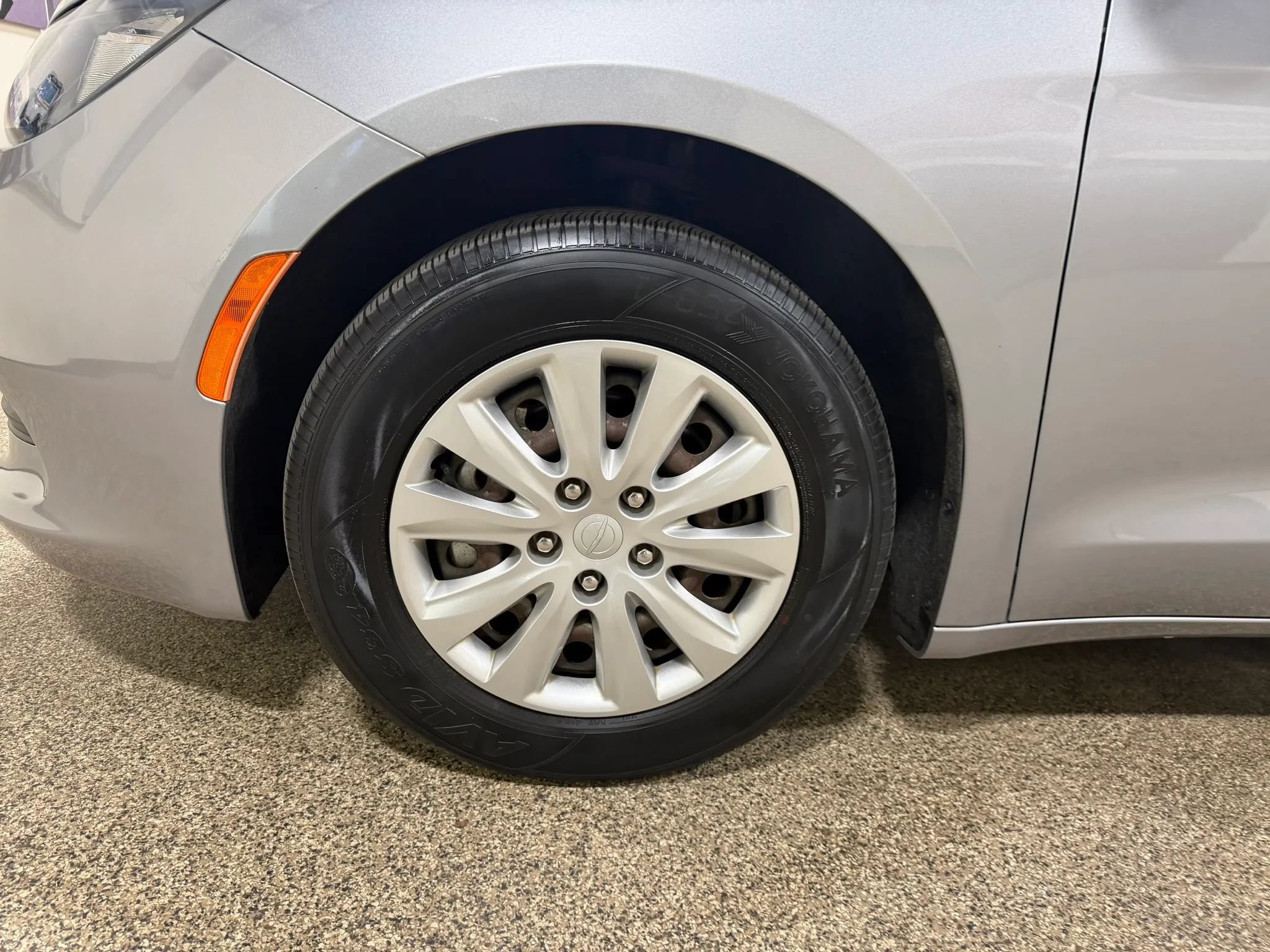 Used 2021 Chrysler Voyager L FWD image 59